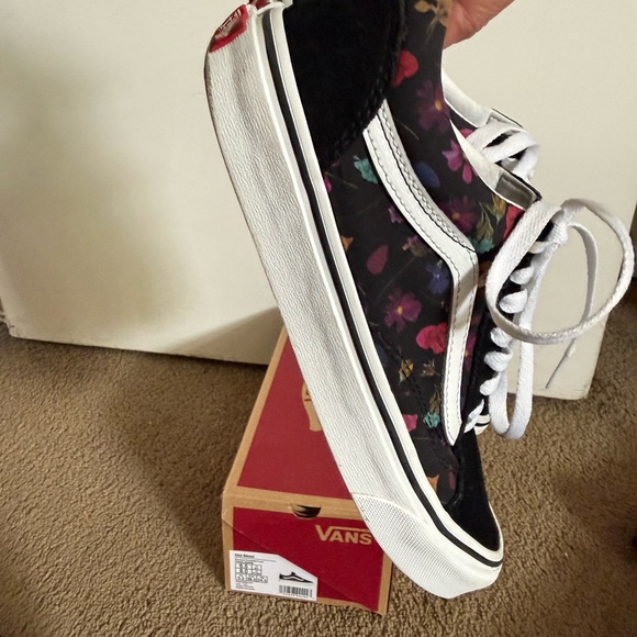 Vans Black Floral Old Skool Sneakers Size 8 - Picture 4 of 11